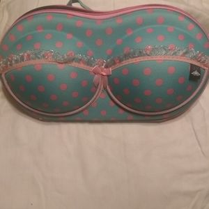 Jacky's Traveling bra case